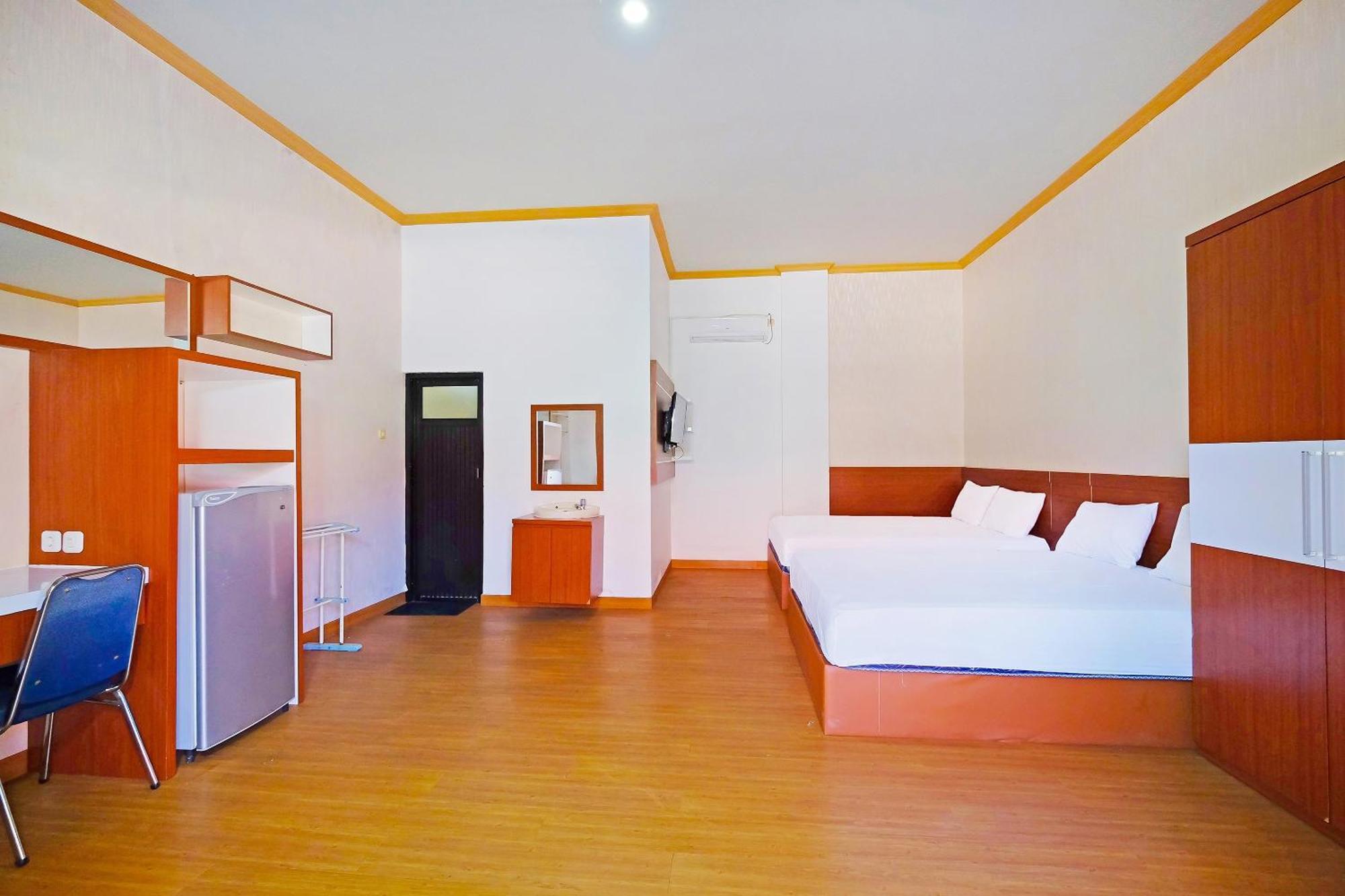 Collection O 91046 Hotel Remaja Indah Masamba Exterior photo