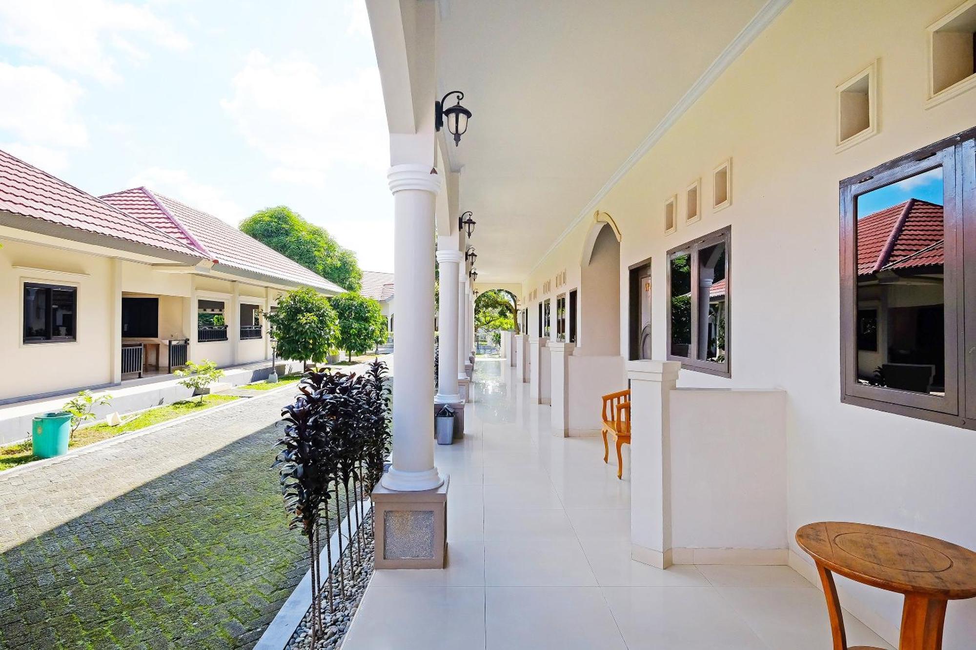 Collection O 91046 Hotel Remaja Indah Masamba Exterior photo