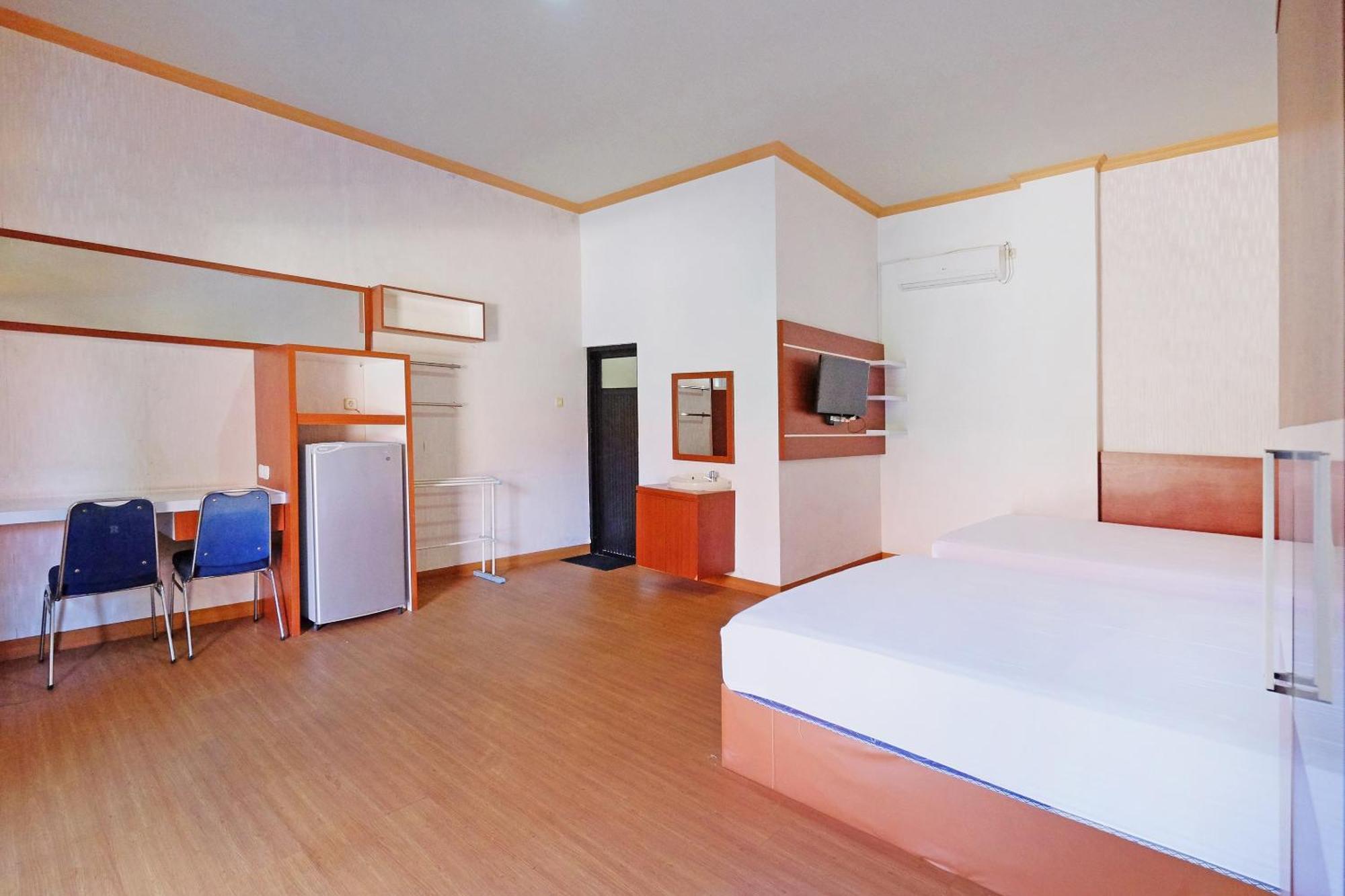Collection O 91046 Hotel Remaja Indah Masamba Exterior photo